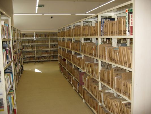 Doppel-aufrechtes doppelseitiges Metalloffenes Bücherregal/Stahlbibliotheks-Bücherregal
